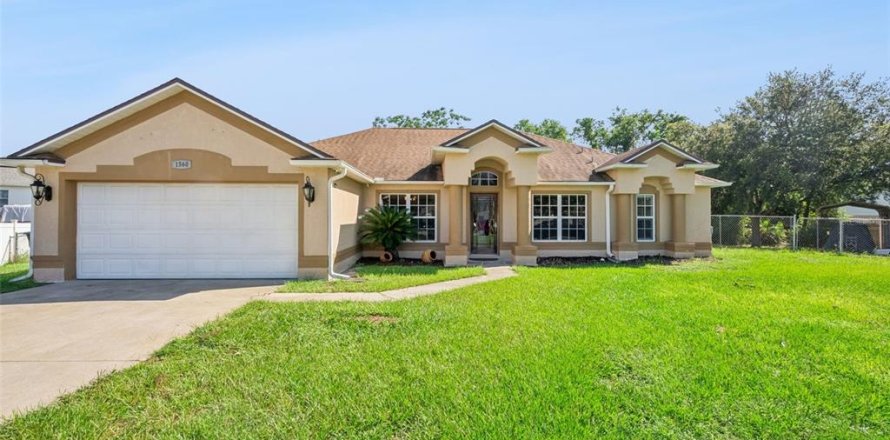 House in Deltona, Florida 4 bedrooms, 207.73 sq.m. № 2222274
