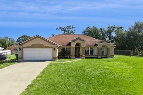 House in Deltona, Florida 4 bedrooms, 207.73 sq.m. № 2222274 - photo 2