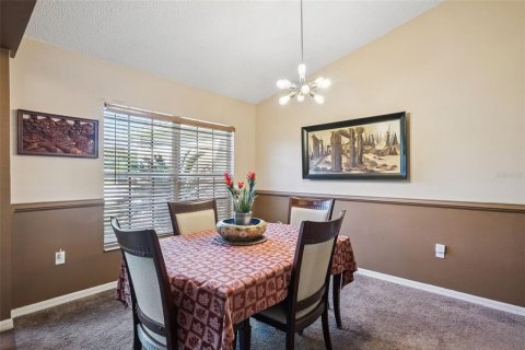 House in Deltona, Florida 4 bedrooms, 207.73 sq.m. № 2222274 - photo 9