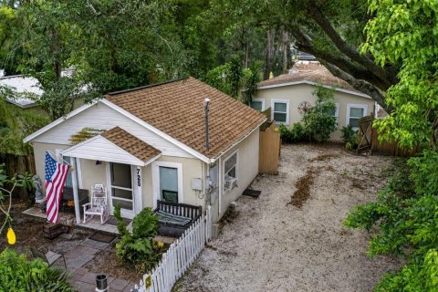 Commercial property in Clearwater, Florida 4 bedrooms, 127.74 sq.m. № 2210243