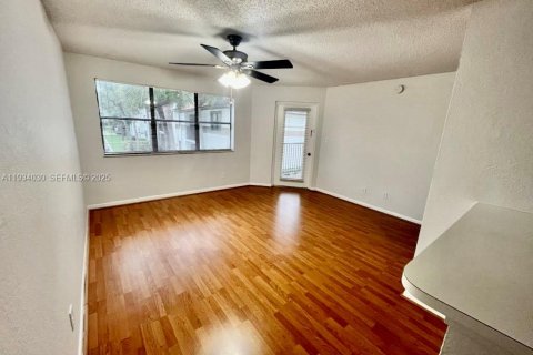 Снять в аренду квартиру в Холливуд, Флорида 1 спальня, 60.39м2, № 1992271 - фото 3