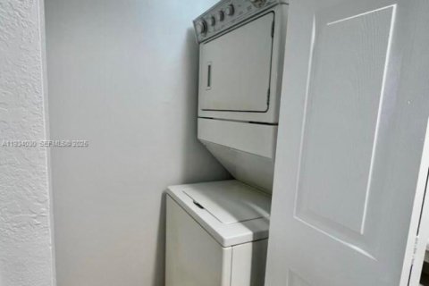 Снять в аренду квартиру в Холливуд, Флорида 1 спальня, 60.39м2, № 1992271 - фото 9