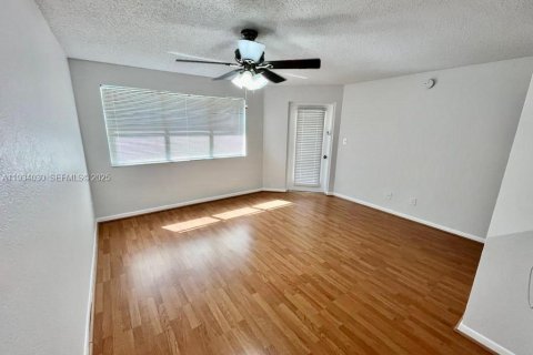 Снять в аренду квартиру в Холливуд, Флорида 1 спальня, 60.39м2, № 1992271 - фото 4