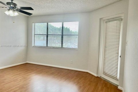 Снять в аренду квартиру в Холливуд, Флорида 1 спальня, 60.39м2, № 1992271 - фото 5