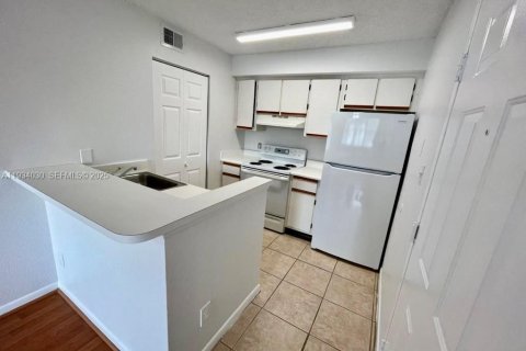 Снять в аренду квартиру в Холливуд, Флорида 1 спальня, 60.39м2, № 1992271 - фото 2