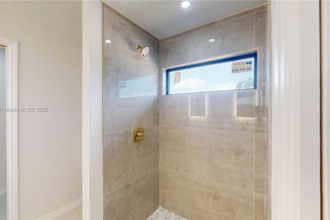 Casa en venta en Cape Coral, Florida, 3 dormitorios № 1993753 - foto 22