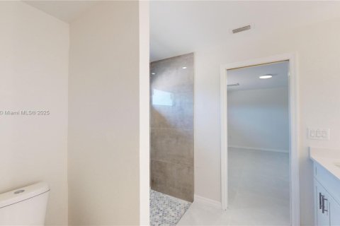 Casa en venta en Cape Coral, Florida, 3 dormitorios № 1993753 - foto 23