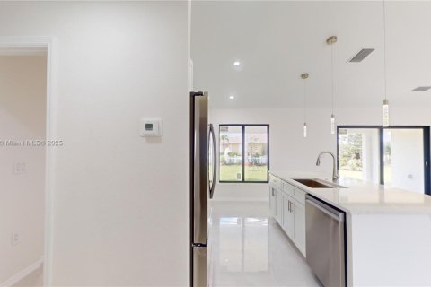 Casa en venta en Cape Coral, Florida, 3 dormitorios № 1993753 - foto 19