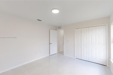 Casa en venta en Cape Coral, Florida, 3 dormitorios № 1993753 - foto 14