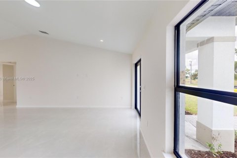 Casa en venta en Cape Coral, Florida, 3 dormitorios № 1993753 - foto 10