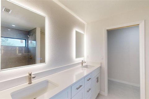 Casa en venta en Cape Coral, Florida, 3 dormitorios № 1993753 - foto 21