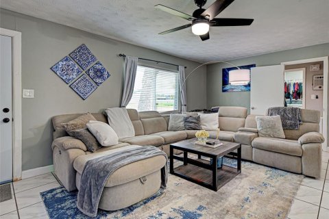 House in Port Charlotte, Florida 2 bedrooms, 110.18 sq.m. № 1776768 - photo 5