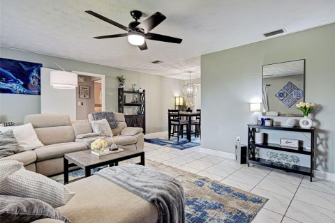 House in Port Charlotte, Florida 2 bedrooms, 110.18 sq.m. № 1776768 - photo 6