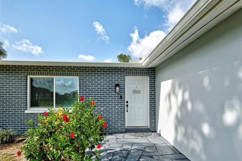 House in Port Charlotte, Florida 2 bedrooms, 110.18 sq.m. № 1776768 - photo 3