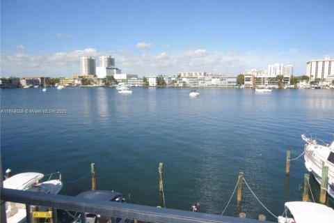 Copropriété à louer à Hallandale Beach, Floride: 2 chambres, 96.15 m2 № 1697803 - photo 30