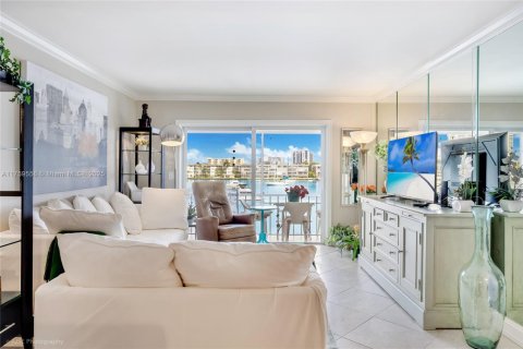 Copropriété à louer à Hallandale Beach, Floride: 2 chambres, 96.15 m2 № 1697803 - photo 4