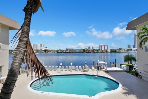 Copropriété à louer à Hallandale Beach, Floride: 2 chambres, 96.15 m2 № 1697803 - photo 24
