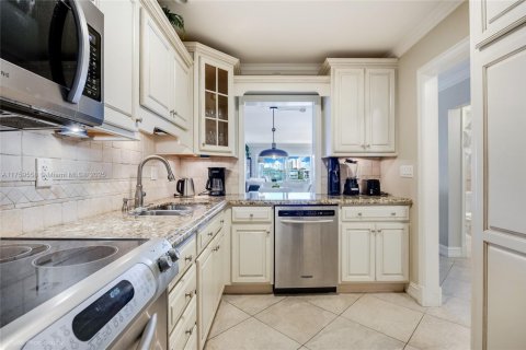 Copropriété à louer à Hallandale Beach, Floride: 2 chambres, 96.15 m2 № 1697803 - photo 17