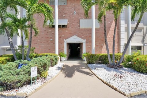Copropriété à louer à Hallandale Beach, Floride: 2 chambres, 96.15 m2 № 1697803 - photo 23