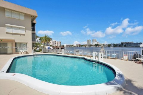 Copropriété à louer à Hallandale Beach, Floride: 2 chambres, 96.15 m2 № 1697803 - photo 19