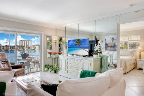 Copropriété à louer à Hallandale Beach, Floride: 2 chambres, 96.15 m2 № 1697803 - photo 6