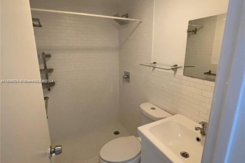 House in Miami, Florida 4 bedrooms, 151.71 sq.m. № 1861234 - photo 8
