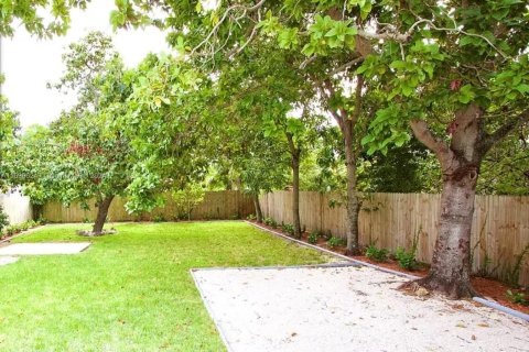 House in Miami, Florida 4 bedrooms, 151.71 sq.m. № 1861234 - photo 6