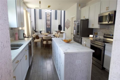 Adosado en venta en Winter Garden, Florida, 4 dormitorios, 213.95 m2 № 2197101 - foto 2