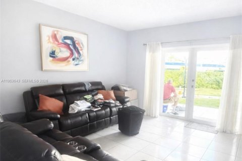 Купить кондоминиум в Майами, Флорида 3 спальни, 108.42м2, № 2010106 - фото 3