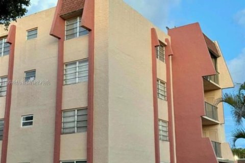 Кондоминиум с 3 спальнями в Майами, Флорида № 2010106