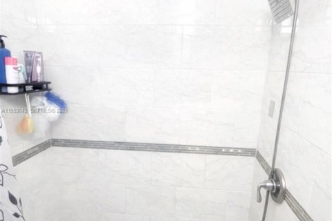 Купить кондоминиум в Майами, Флорида 3 спальни, 108.42м2, № 2010106 - фото 10