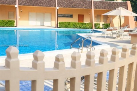 Купить кондоминиум в Майами, Флорида 3 спальни, 108.42м2, № 2010106 - фото 13