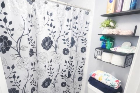 Купить кондоминиум в Майами, Флорида 3 спальни, 108.42м2, № 2010106 - фото 12