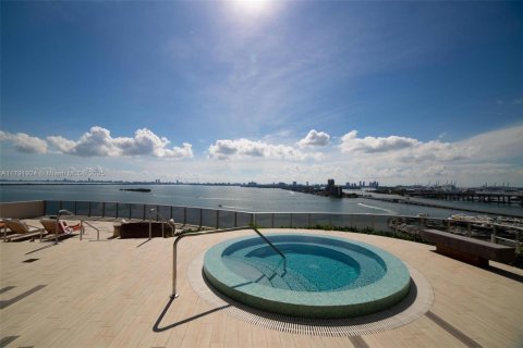 Купить кондоминиум в Майами, Флорида 1 спальня, 82.5м2, № 1958148 - фото 25