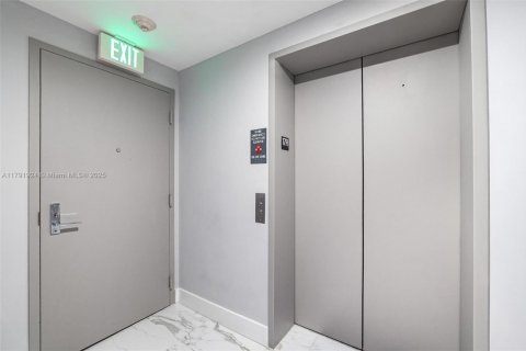 Купить кондоминиум в Майами, Флорида 1 спальня, 82.5м2, № 1958148 - фото 5