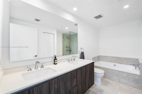 Купить кондоминиум в Майами, Флорида 1 спальня, 82.5м2, № 1958148 - фото 16