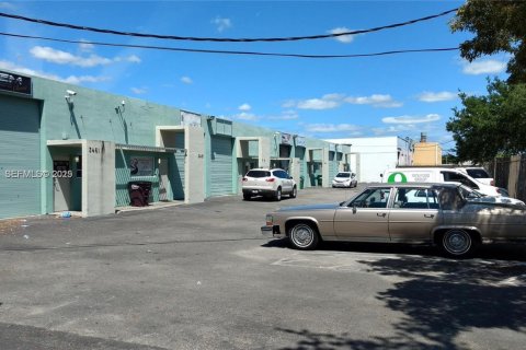 Commercial property in Miami, Florida № 1992444 - photo 3
