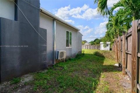 Villa ou maison à vendre à Fort Lauderdale, Floride: 2 chambres, 71.72 m2 № 1961421 - photo 20
