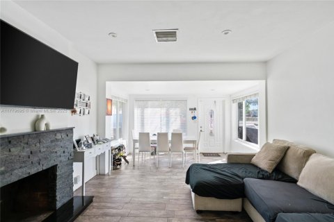 Villa ou maison à vendre à Fort Lauderdale, Floride: 2 chambres, 71.72 m2 № 1961421 - photo 12