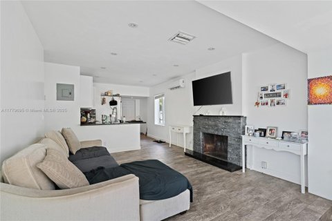 Villa ou maison à vendre à Fort Lauderdale, Floride: 2 chambres, 71.72 m2 № 1961421 - photo 8