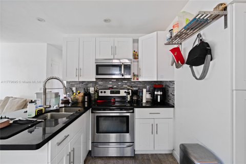 Villa ou maison à vendre à Fort Lauderdale, Floride: 2 chambres, 71.72 m2 № 1961421 - photo 14