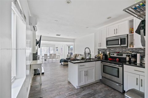 Villa ou maison à vendre à Fort Lauderdale, Floride: 2 chambres, 71.72 m2 № 1961421 - photo 1