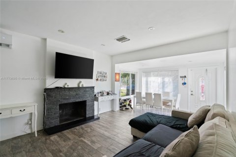 Villa ou maison à vendre à Fort Lauderdale, Floride: 2 chambres, 71.72 m2 № 1961421 - photo 10