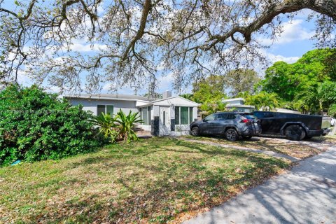 Villa ou maison à vendre à Fort Lauderdale, Floride: 2 chambres, 71.72 m2 № 1961421 - photo 3