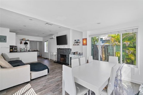 Villa ou maison à vendre à Fort Lauderdale, Floride: 2 chambres, 71.72 m2 № 1961421 - photo 5