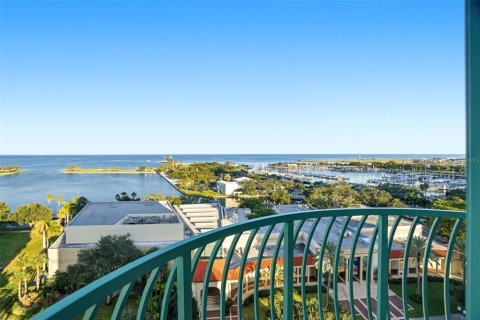Copropriété à vendre à Saint Petersburg, Floride: 3 chambres, 241.55 m2 № 2400207 - photo 9