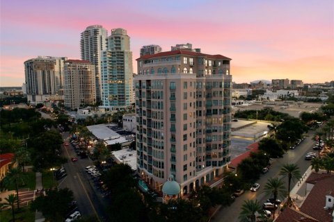 Condo à Saint Petersburg, Floride, 3 chambres № 2400207