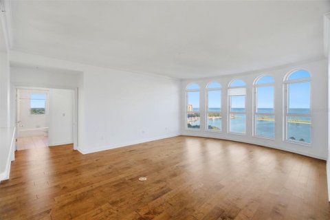 Copropriété à vendre à Saint Petersburg, Floride: 3 chambres, 241.55 m2 № 2400207 - photo 18