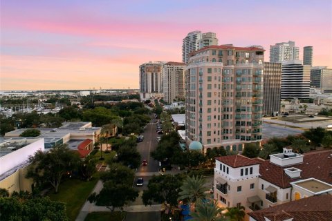 Copropriété à vendre à Saint Petersburg, Floride: 3 chambres, 241.55 m2 № 2400207 - photo 4