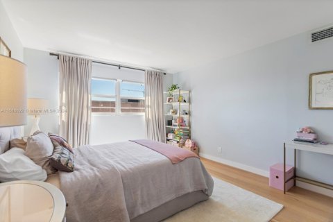 Condo in Hallandale Beach, Florida, 1 bedroom  № 1429662 - photo 24